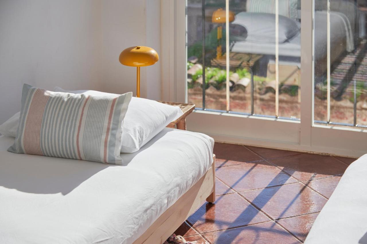 Central & Sunny 2Br Apt Near Beach, By Timecooler 세투발 외부 사진