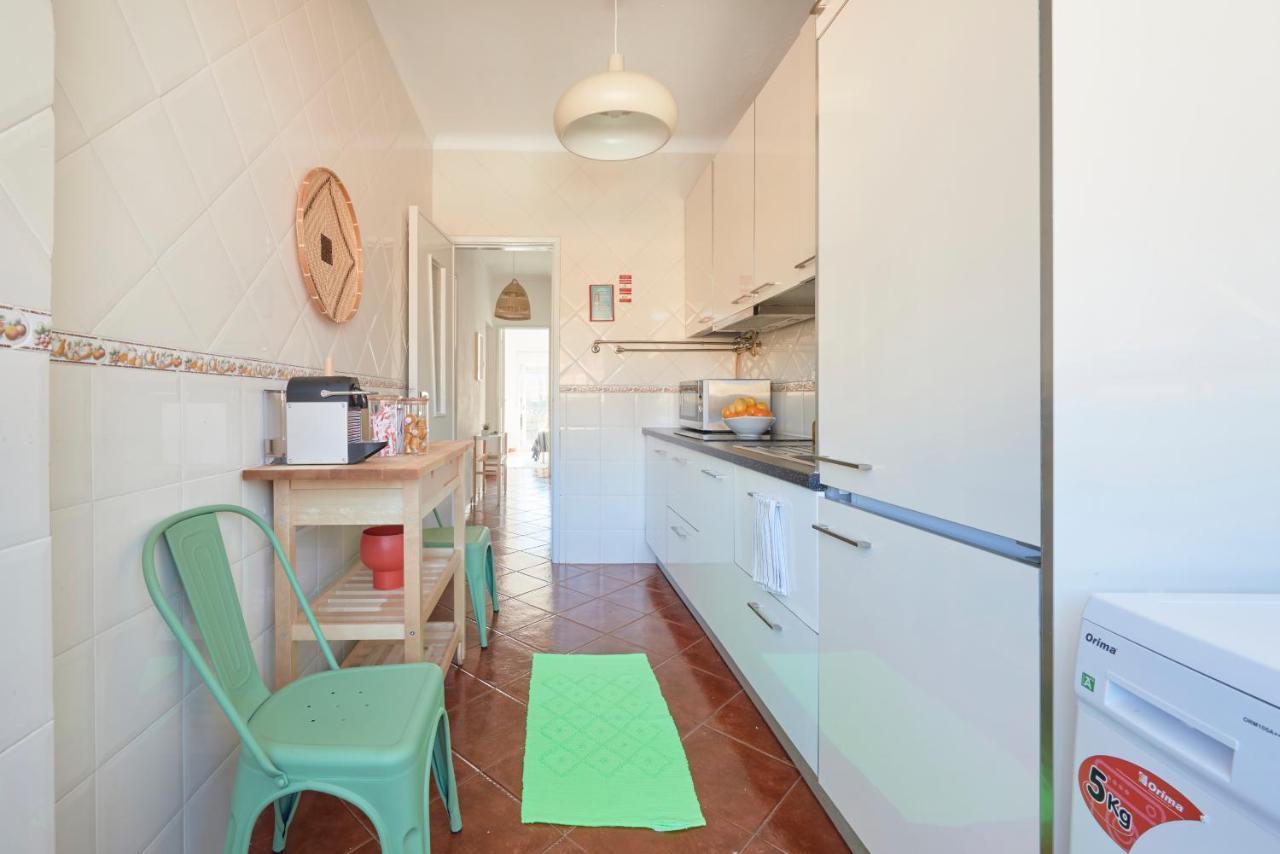 Central & Sunny 2Br Apt Near Beach, By Timecooler 세투발 외부 사진