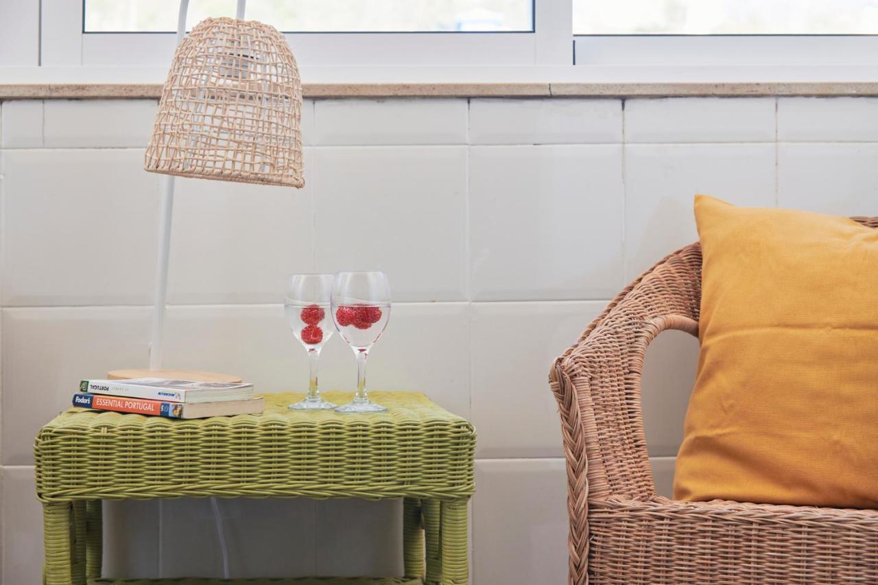 Central & Sunny 2Br Apt Near Beach, By Timecooler 세투발 외부 사진