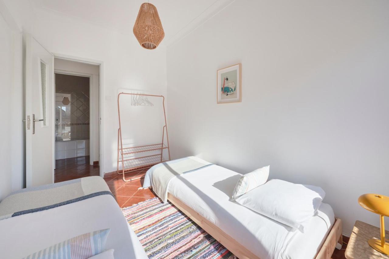 Central & Sunny 2Br Apt Near Beach, By Timecooler 세투발 외부 사진