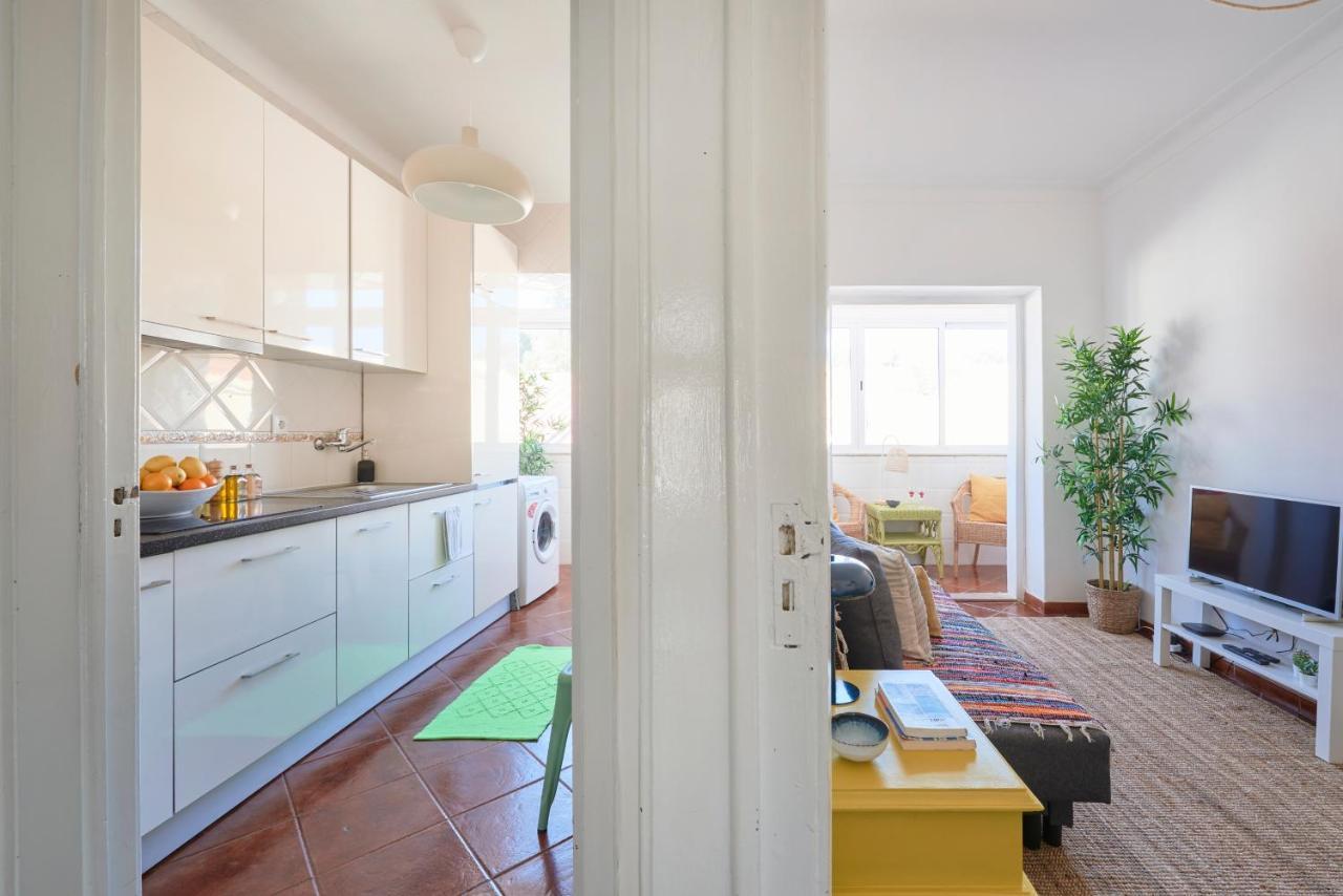 Central & Sunny 2Br Apt Near Beach, By Timecooler 세투발 외부 사진