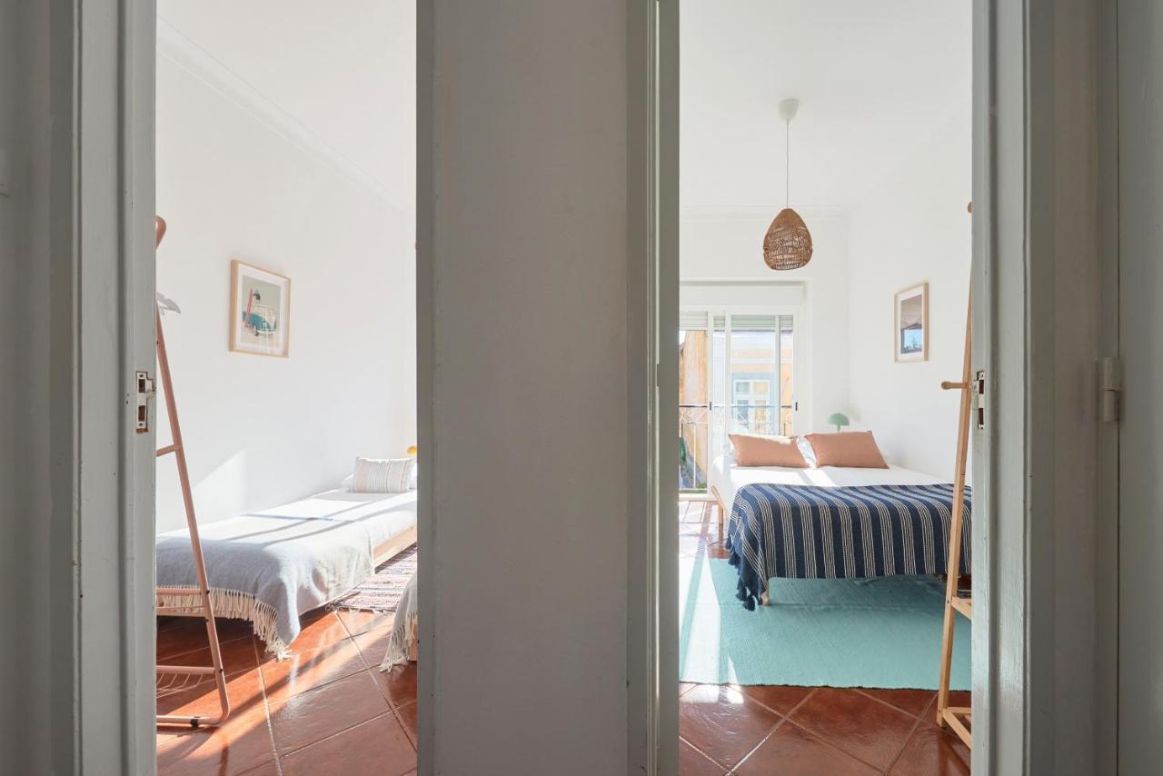 Central & Sunny 2Br Apt Near Beach, By Timecooler 세투발 외부 사진