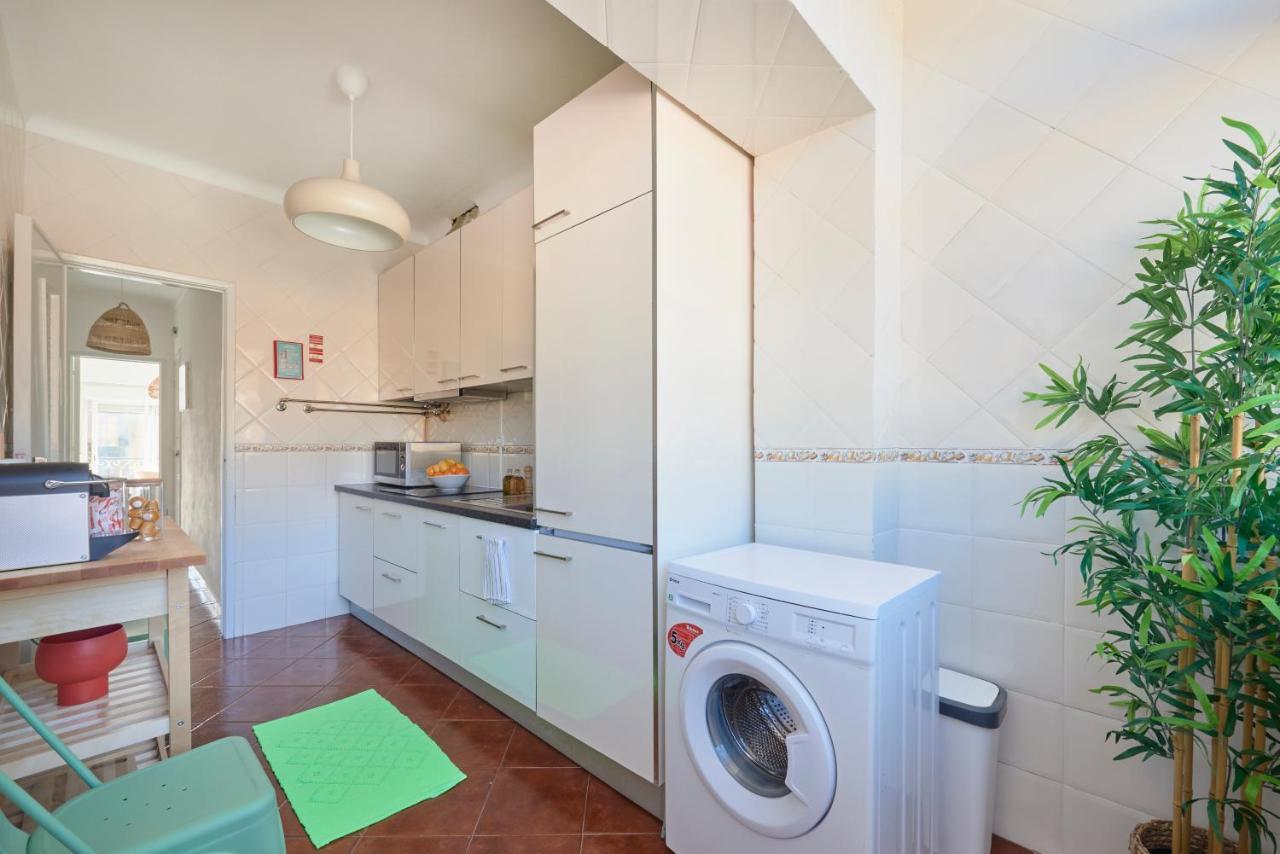 Central & Sunny 2Br Apt Near Beach, By Timecooler 세투발 외부 사진