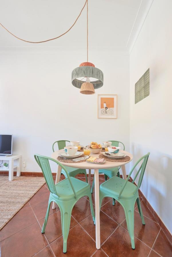 Central & Sunny 2Br Apt Near Beach, By Timecooler 세투발 외부 사진